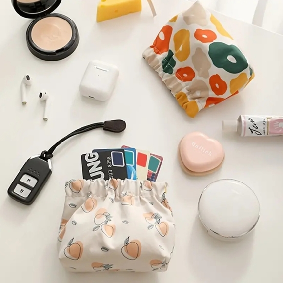 Stylish versatile pouch - Picture 4 of 8